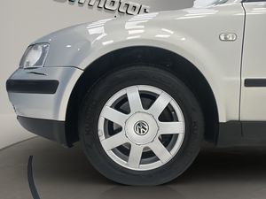 Volkswagen Passat 1.9 TDI COMFORTLINE  - Foto 22