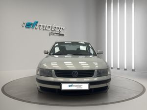 Volkswagen Passat 1.9 TDI COMFORTLINE  - Foto 3