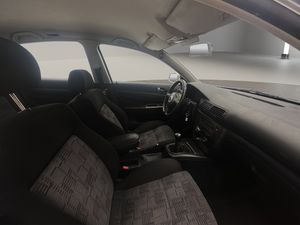 Volkswagen Passat 1.9 TDI COMFORTLINE  - Foto 19