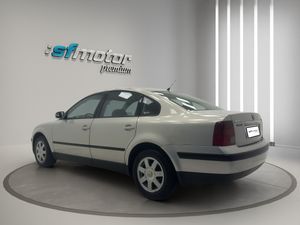 Volkswagen Passat 1.9 TDI COMFORTLINE  - Foto 5