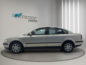 Volkswagen Passat 1.9 TDI COMFORTLINE  - Foto 4