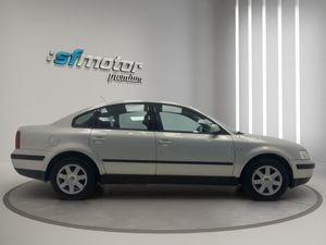 Volkswagen Passat 1.9 TDI COMFORTLINE  - Foto 8
