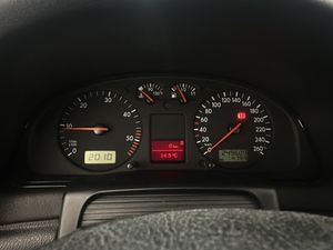 Volkswagen Passat 1.9 TDI COMFORTLINE  - Foto 12