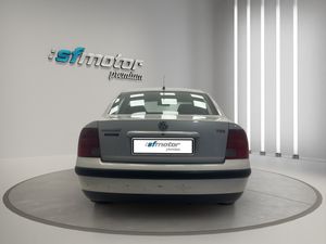 Volkswagen Passat 1.9 TDI COMFORTLINE  - Foto 6