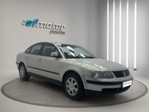 Volkswagen Passat 1.9 TDI COMFORTLINE  - Foto 9