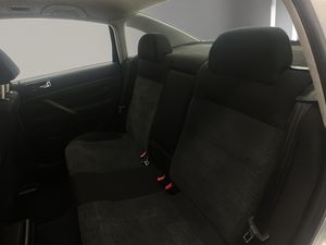 Volkswagen Passat 1.9 TDI COMFORTLINE  - Foto 14