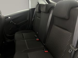 Peugeot 208 5P ACTIVE BlueHDi 73kW (100CV)  - Foto 14