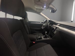 Volkswagen Passat Business 2.0 TDI 110kW (150CV)  - Foto 17