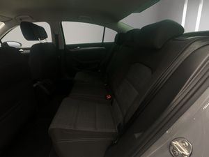 Volkswagen Passat Business 2.0 TDI 110kW (150CV)  - Foto 13