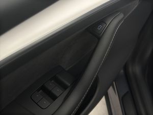 Tesla Model Y Gran Autonomía 4WD  - Foto 25