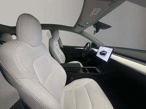 Tesla Model Y Gran Autonomía 4WD  - Foto 18