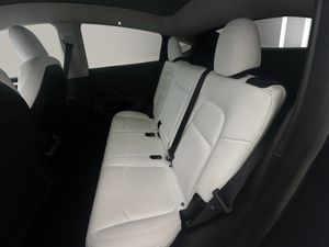 Tesla Model Y Gran Autonomía 4WD  - Foto 13