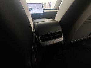 Tesla Model Y Gran Autonomía 4WD  - Foto 27
