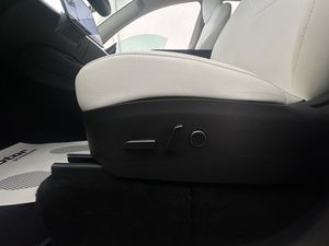 Tesla Model Y Gran Autonomía 4WD  - Foto 26