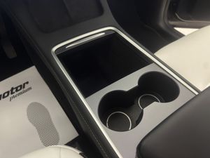 Tesla Model Y Gran Autonomía 4WD  - Foto 35