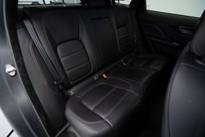 Jaguar F-Pace 2.0L i4D 132kW Prestige Auto  - Foto 24