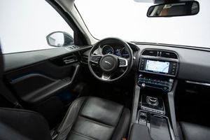 Jaguar F-Pace 2.0L i4D 132kW Prestige Auto  - Foto 26