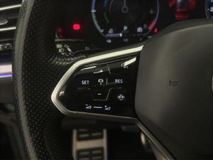 Volkswagen Touareg Hybrid 3.0 TSI 380 CV Tiptronic 8 vel.  - Foto 25