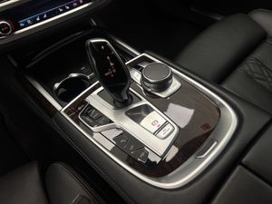 BMW Serie 7 745e  - Foto 25