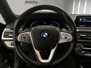 BMW Serie 7 745e  - Foto 11