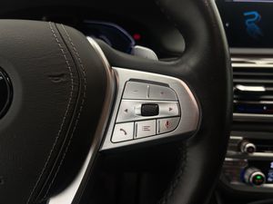BMW Serie 7 745e  - Foto 28
