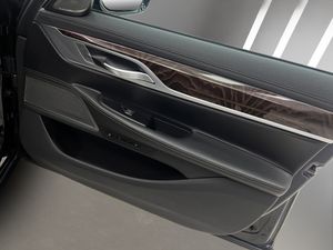 BMW Serie 7 745e  - Foto 18