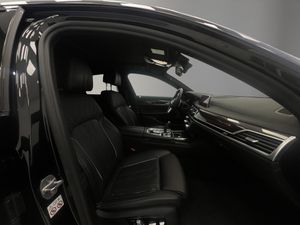 BMW Serie 7 745e  - Foto 19