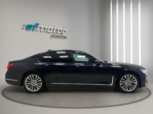 BMW Serie 7 745e  - Foto 8