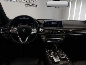 BMW Serie 7 745e  - Foto 15