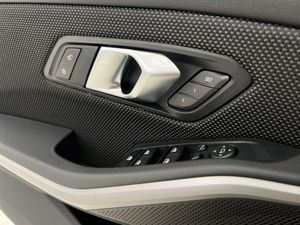 BMW Serie 3 330d Auto. HIBRIDO  - Foto 27