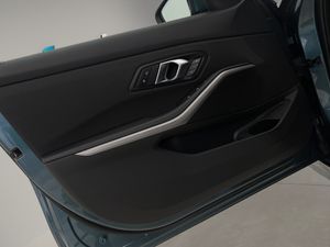 BMW Serie 3 330d Auto. HIBRIDO  - Foto 13