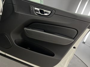 Volvo XC60 2.0 D5 AWD R-Design Auto 190CV AT8 · AUTOMÁTICO · 4X4  - Foto 22