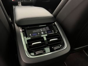 Volvo XC60 2.0 D5 AWD R-Design Auto 190CV AT8 · AUTOMÁTICO · 4X4  - Foto 39