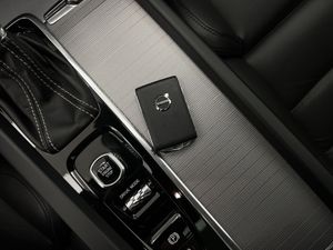 Volvo XC60 2.0 D5 AWD R-Design Auto 190CV AT8 · AUTOMÁTICO · 4X4  - Foto 29