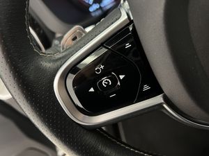 Volvo XC60 2.0 D5 AWD R-Design Auto 190CV AT8 · AUTOMÁTICO · 4X4  - Foto 33