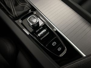 Volvo XC60 2.0 D5 AWD R-Design Auto 190CV AT8 · AUTOMÁTICO · 4X4  - Foto 57