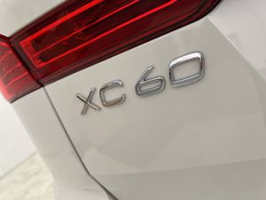 Volvo XC60 2.0 D5 AWD R-Design Auto 190CV AT8 · AUTOMÁTICO · 4X4  - Foto 50