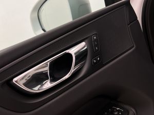 Volvo XC60 2.0 D5 AWD R-Design Auto 190CV AT8 · AUTOMÁTICO · 4X4  - Foto 30