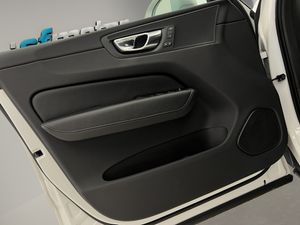 Volvo XC60 2.0 D5 AWD R-Design Auto 190CV AT8 · AUTOMÁTICO · 4X4  - Foto 13