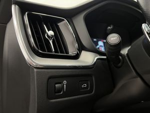 Volvo XC60 2.0 D5 AWD R-Design Auto 190CV AT8 · AUTOMÁTICO · 4X4  - Foto 32