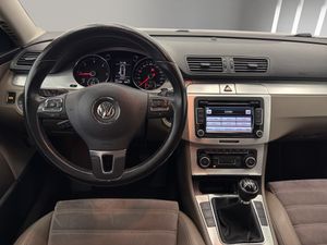 Volkswagen Passat Variant 2.0 TDI 140 DSG Highline BM Tech  - Foto 15