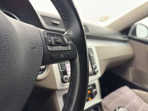 Volkswagen Passat Variant 2.0 TDI 140 DSG Highline BM Tech  - Foto 28