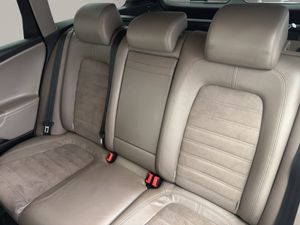 Volkswagen Passat Variant 2.0 TDI 140 DSG Highline BM Tech  - Foto 14