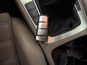 Volkswagen Passat Variant 2.0 TDI 140 DSG Highline BM Tech  - Foto 24