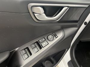 Hyundai IONIQ 1.6 GDI HEV Klass DCT  - Foto 25