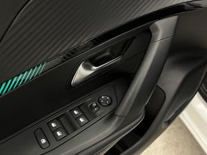 Peugeot 2008 Allure BlueHDI 81kW (110CV)  - Foto 25