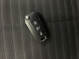 Peugeot 208 BERLINA CON PUERTO BlueHDi 73kW (100CV) Active Pack  - Foto 24