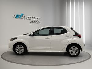 Toyota Yaris 1.5 120H Active Tech / BERLINA CON PORTÓN  - Foto 4