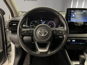 Toyota Yaris 1.5 120H Active Tech / BERLINA CON PORTÓN  - Foto 11