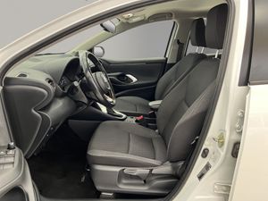 Toyota Yaris 1.5 120H Active Tech / BERLINA CON PORTÓN  - Foto 10